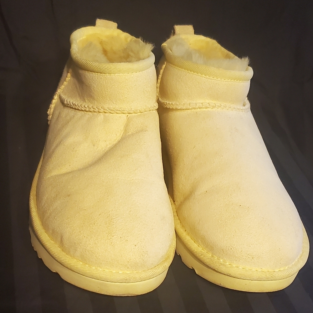 Ugg Classic Ultra Mini - image 1